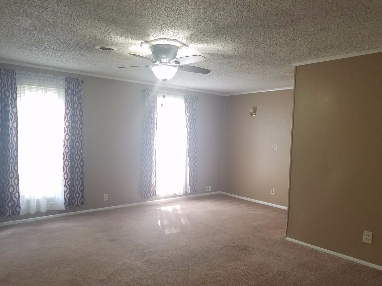 703 W 4th St - Photo 5 of 19