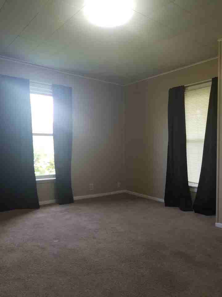 703 W 4th St - Photo 7 of 19