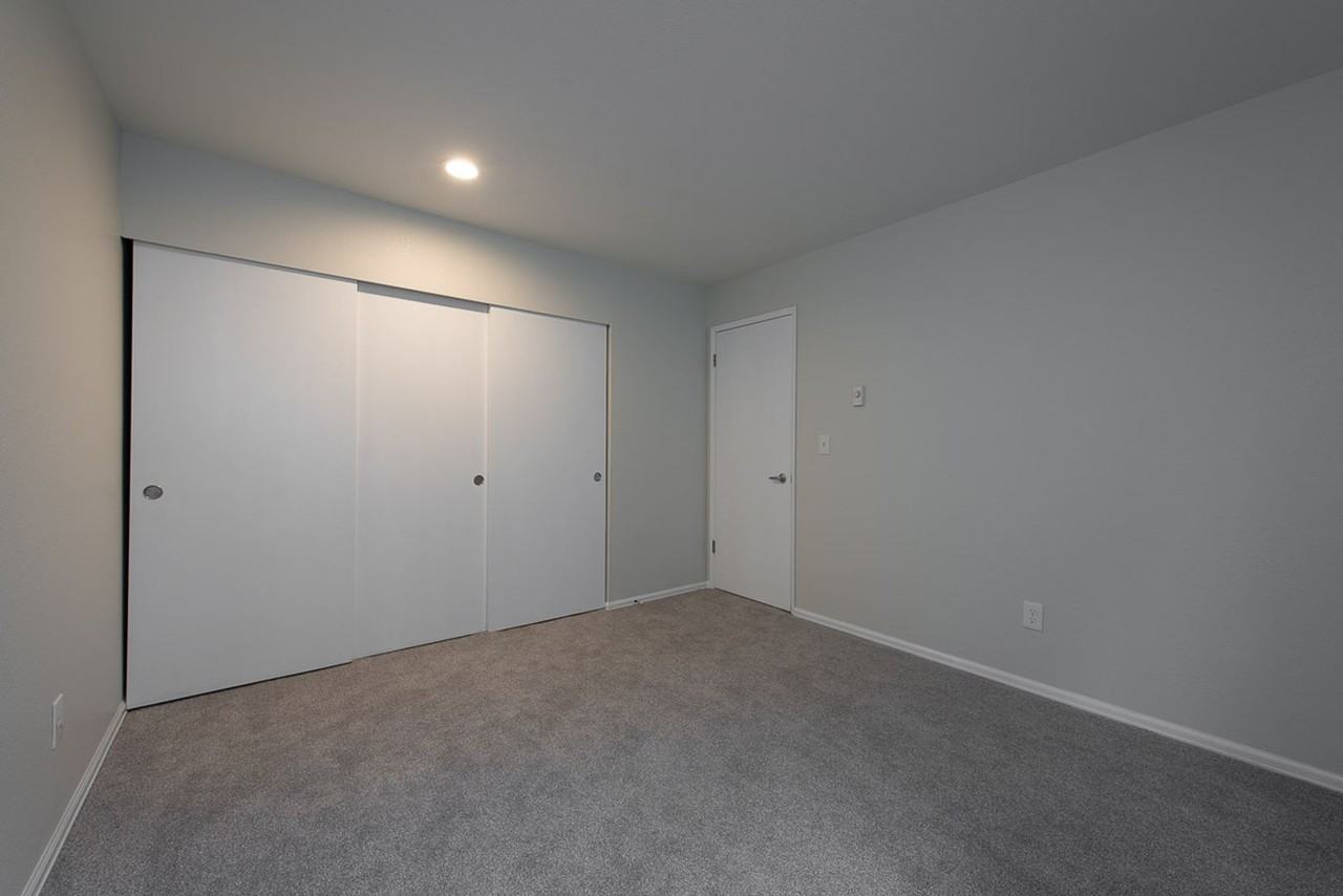 9009 Avondale Rd Ne - Photo 7 of 15