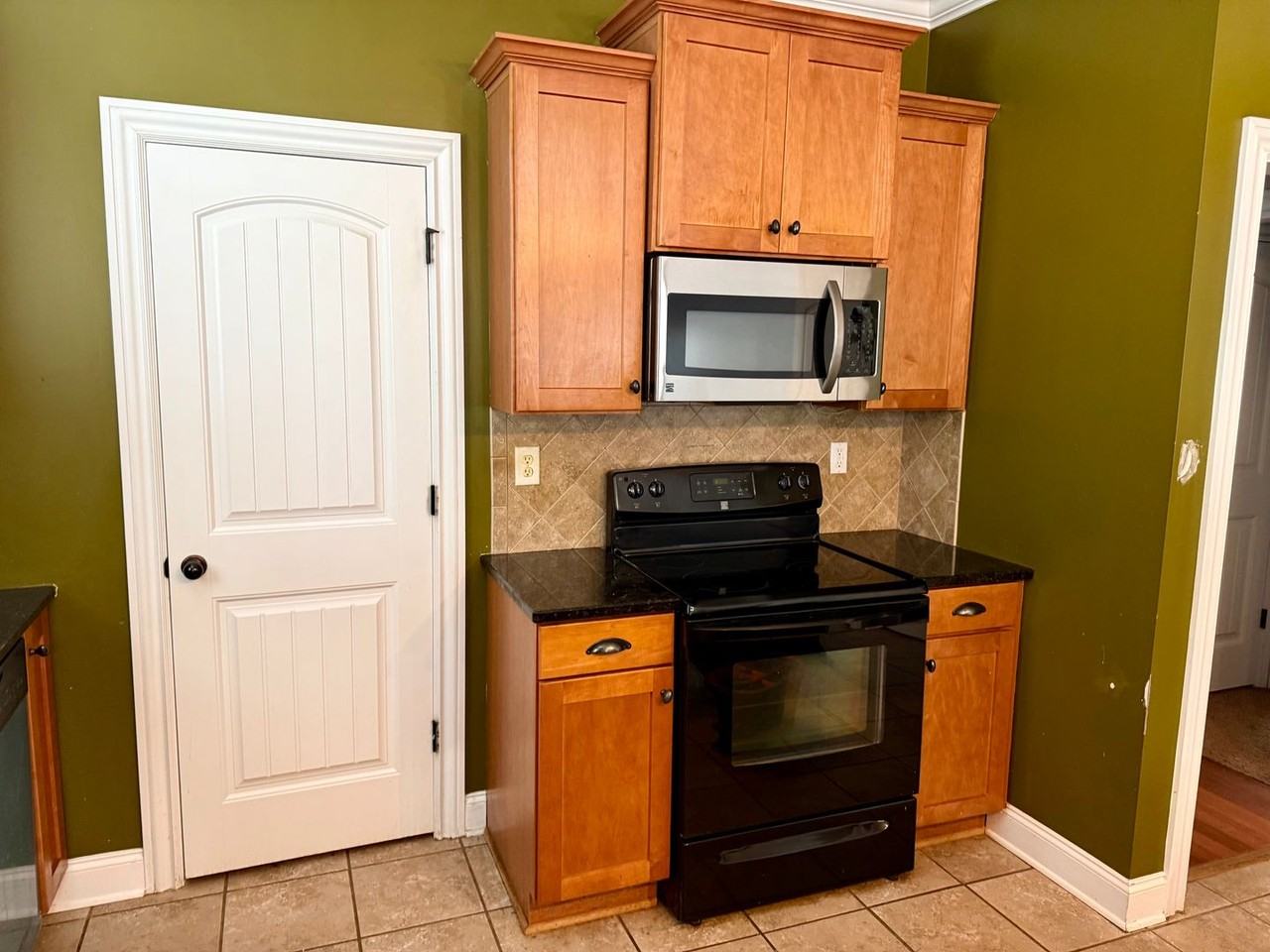 1051 Fair Hill Dr - Photo 7 of 28