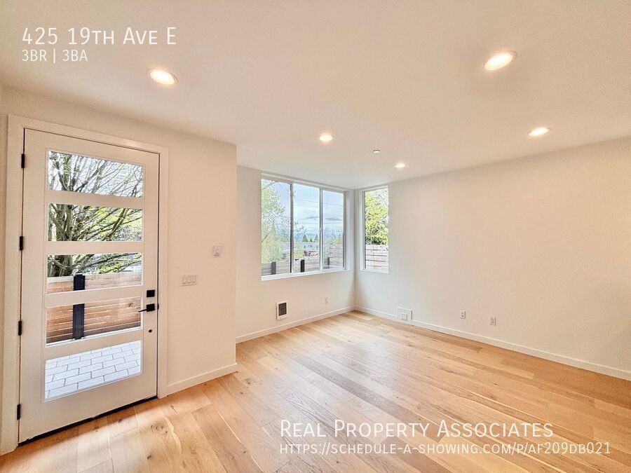 425 19th Ave E - Photo 3 of 35