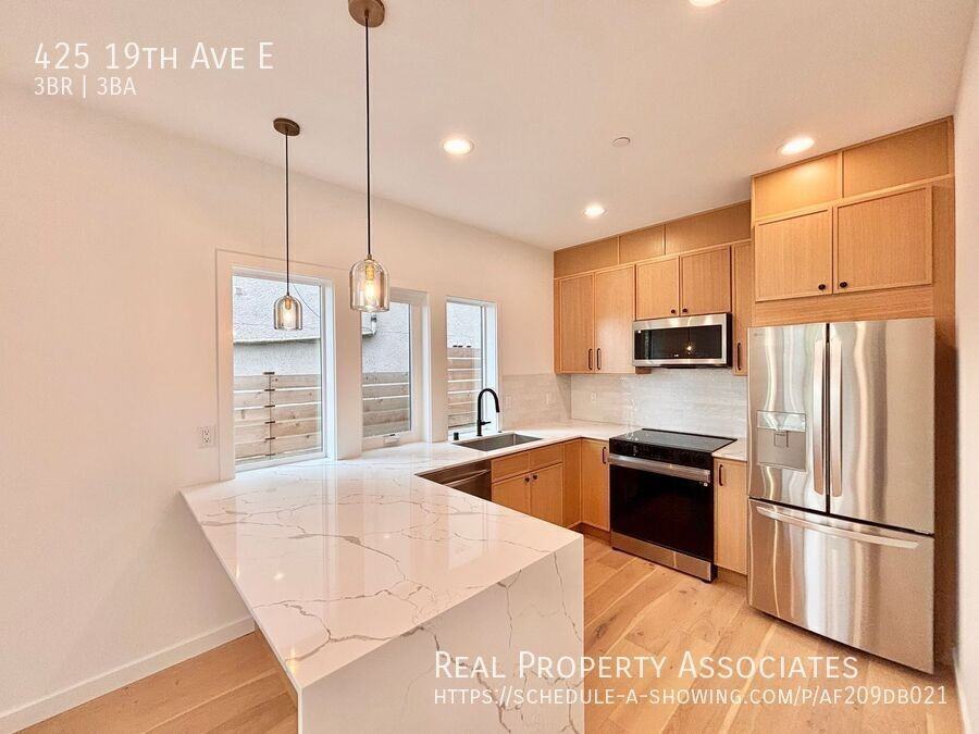 425 19th Ave E - Photo 4 of 35