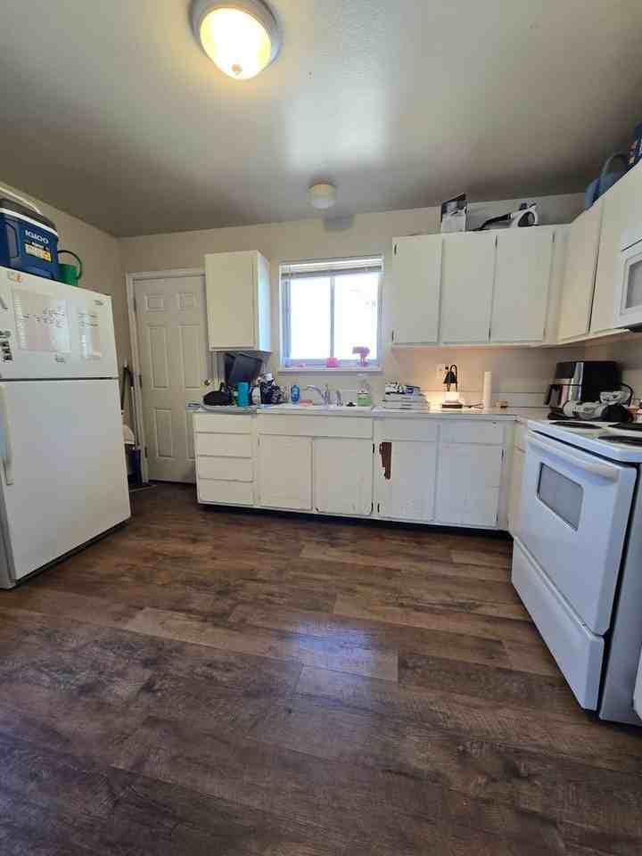 1208 18th Ave - Photo 6 of 9