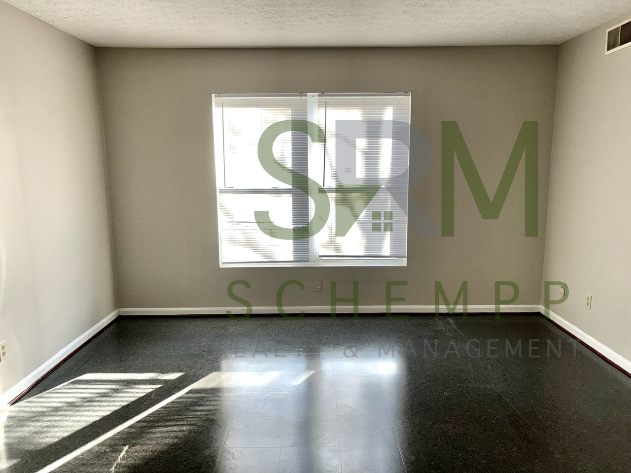 2614 W Jefferson St - Photo 2 of 10