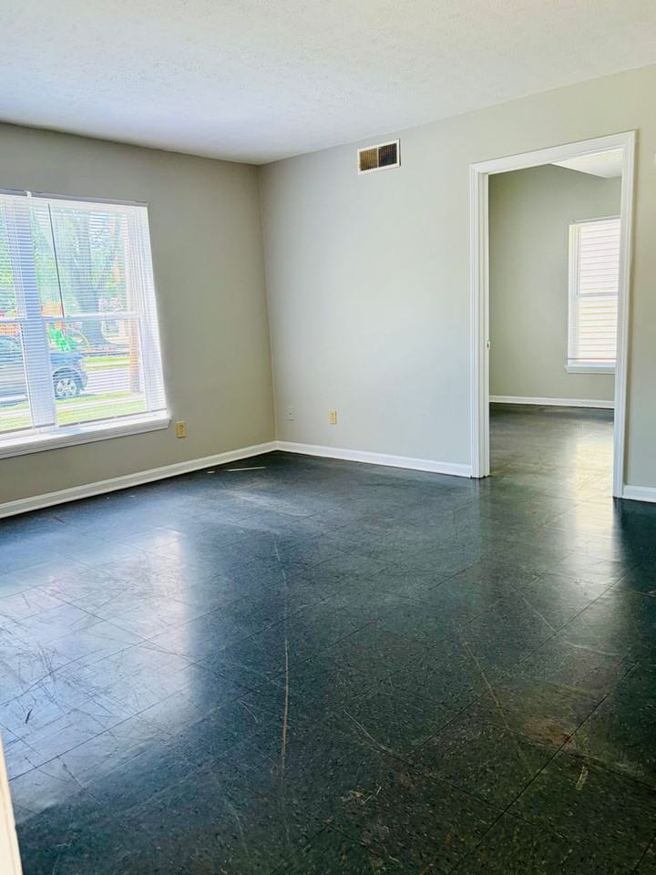 2433 Slevin St - Photo 4 of 11