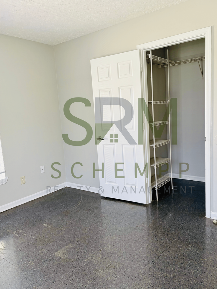 2614 W Jefferson St - Photo 7 of 10