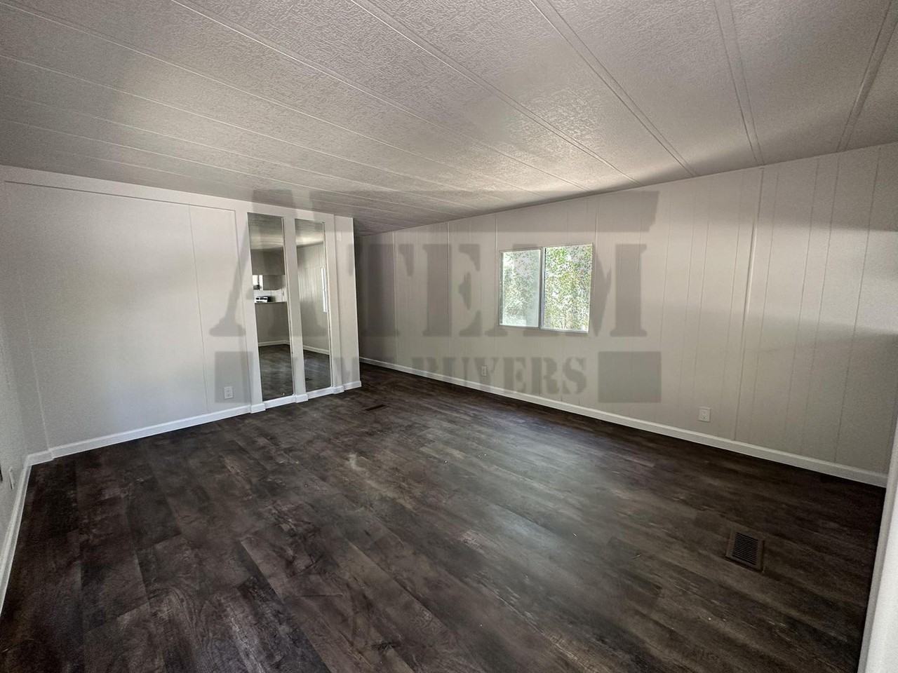 636 Lakeshore Dr - Photo 3 of 13