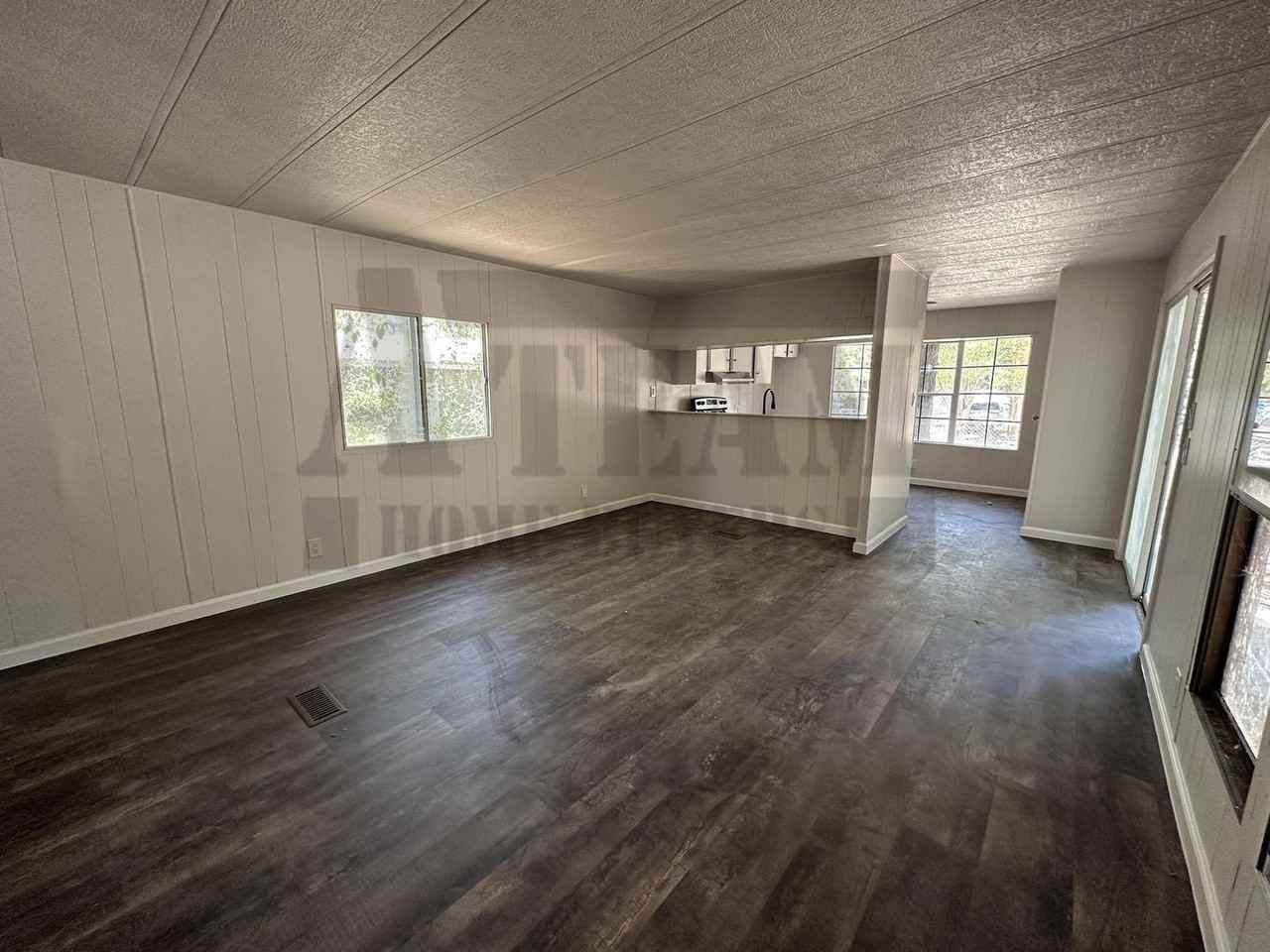 636 Lakeshore Dr - Photo 4 of 13