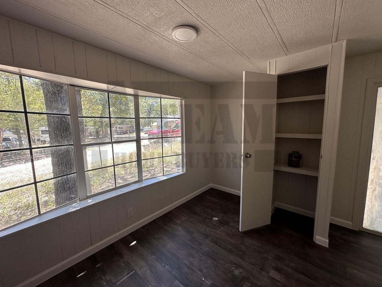 636 Lakeshore Dr - Photo 6 of 13