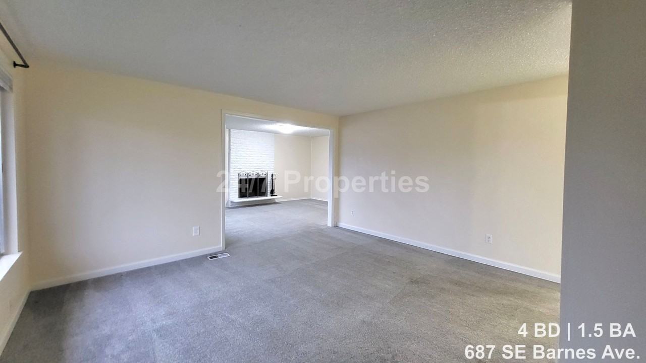 687 Se Barnes Ave - Photo 4 of 18