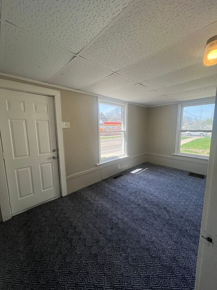 393 Pine Ave - Photo 5 of 15