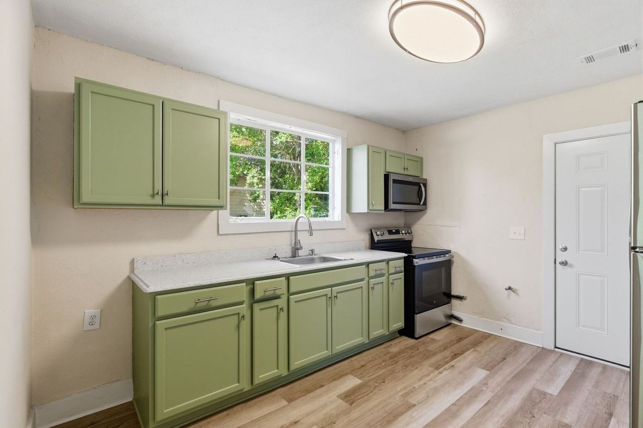 116 Chester Ave - Photo 2 of 28