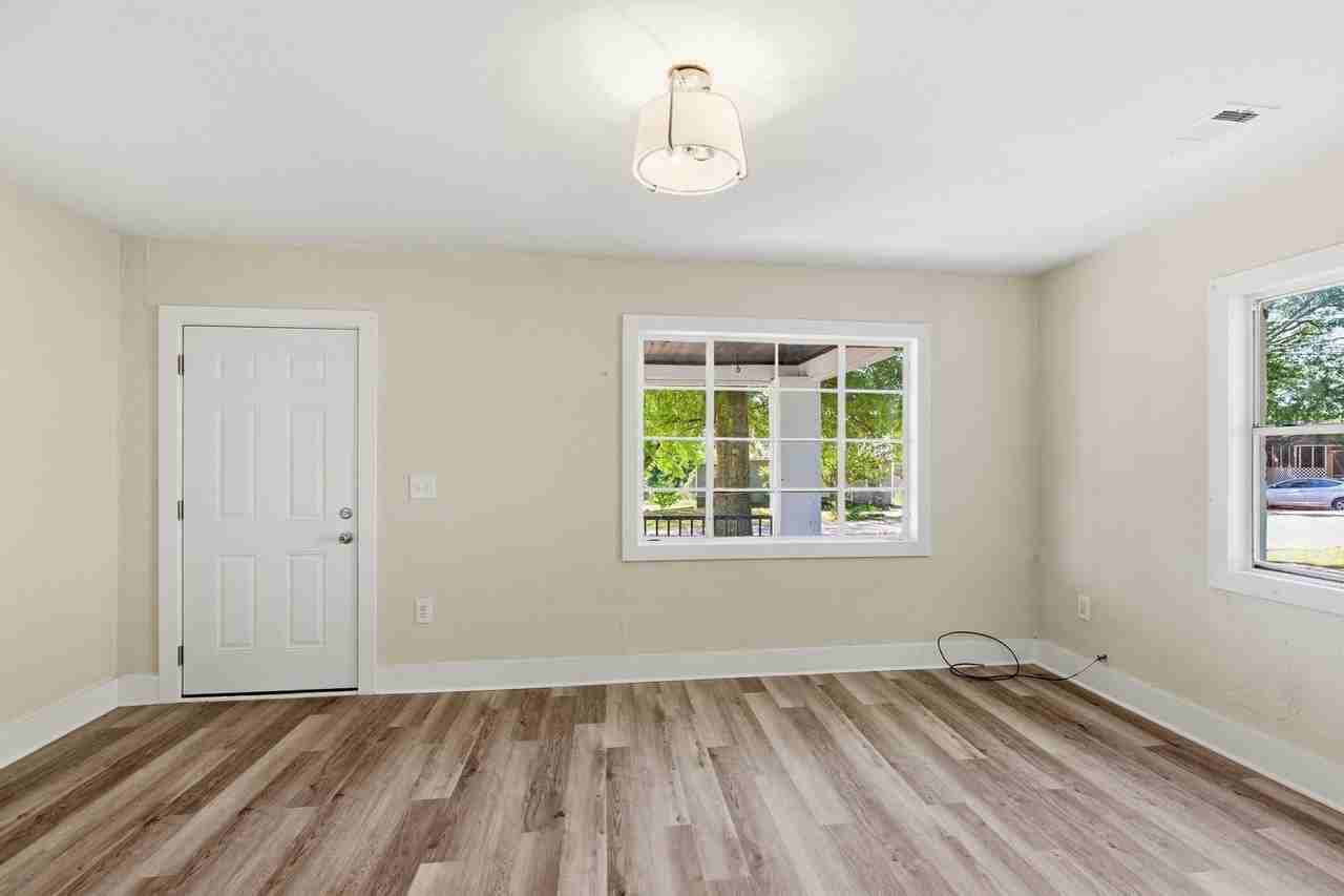 116 Chester Ave - Photo 4 of 28