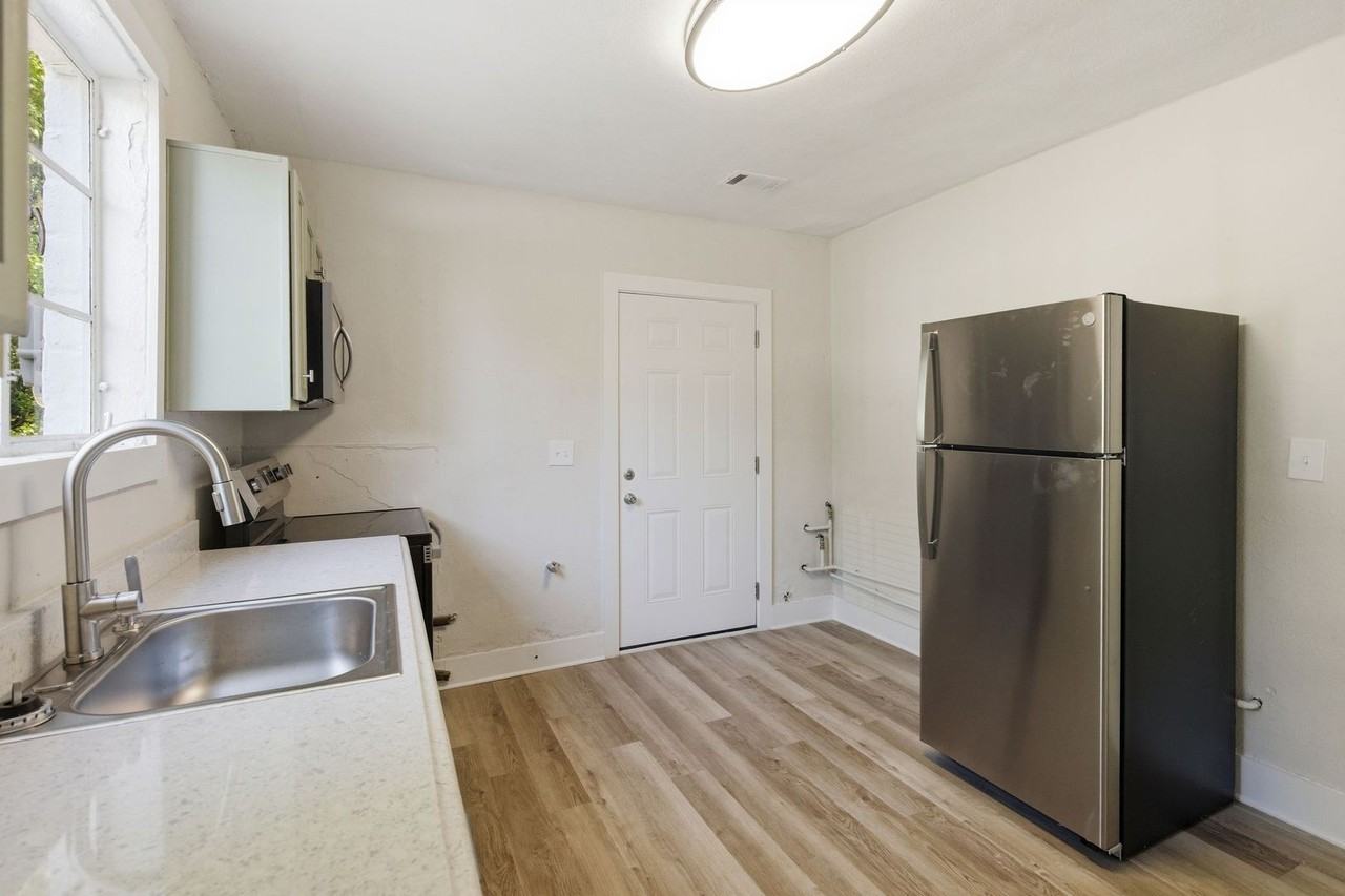 116 Chester Ave - Photo 5 of 28