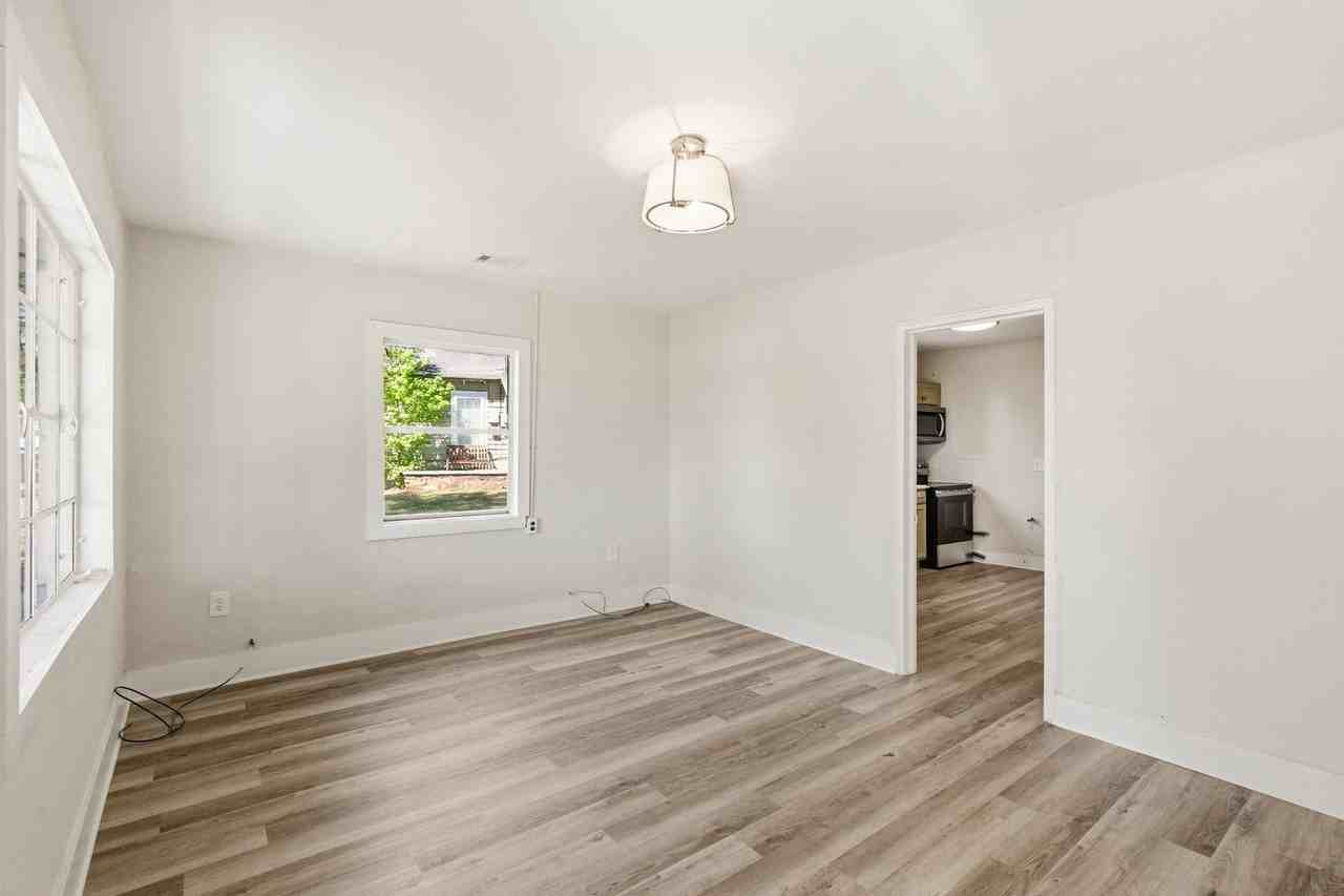 116 Chester Ave - Photo 6 of 28