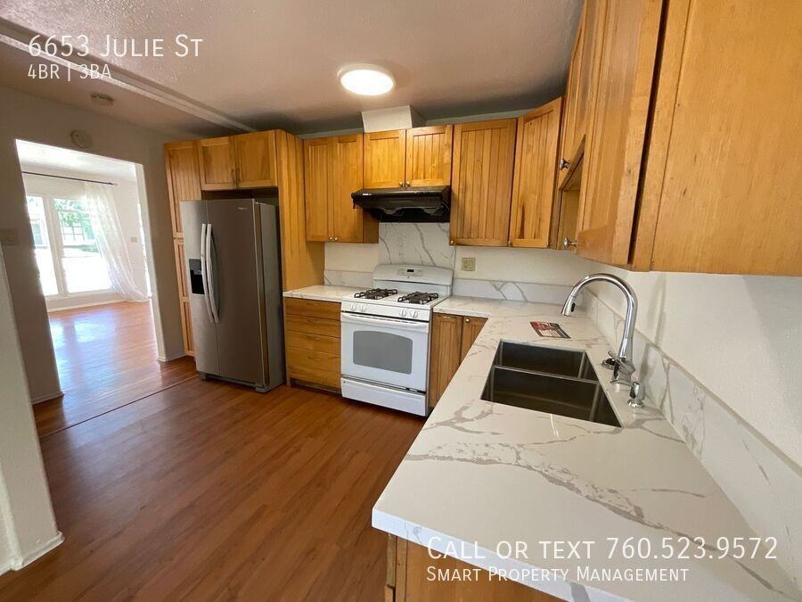 6653 Julie St - Photo 4 of 29