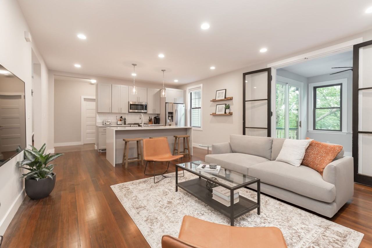 63 Beech Glen St - Photo 6 of 8