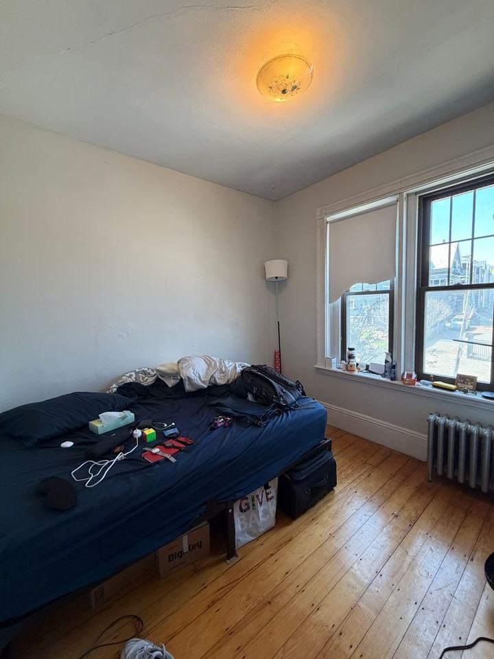 172 Saint Alphonsus St - Photo 4 of 7