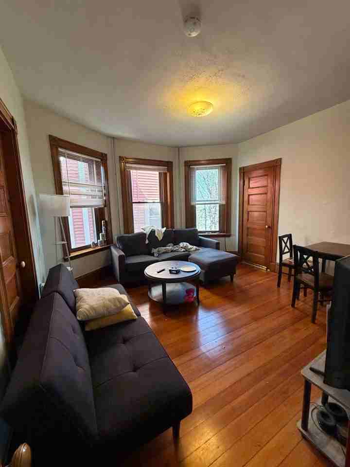 172 Saint Alphonsus St - Photo 5 of 7