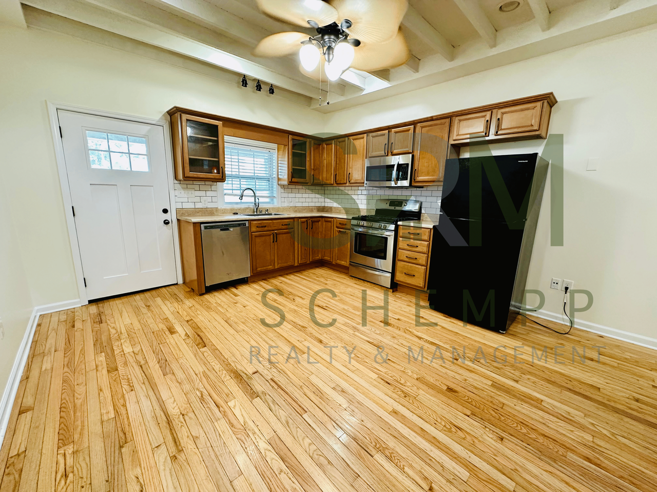 570 Lilly Ave - Photo 3 of 19