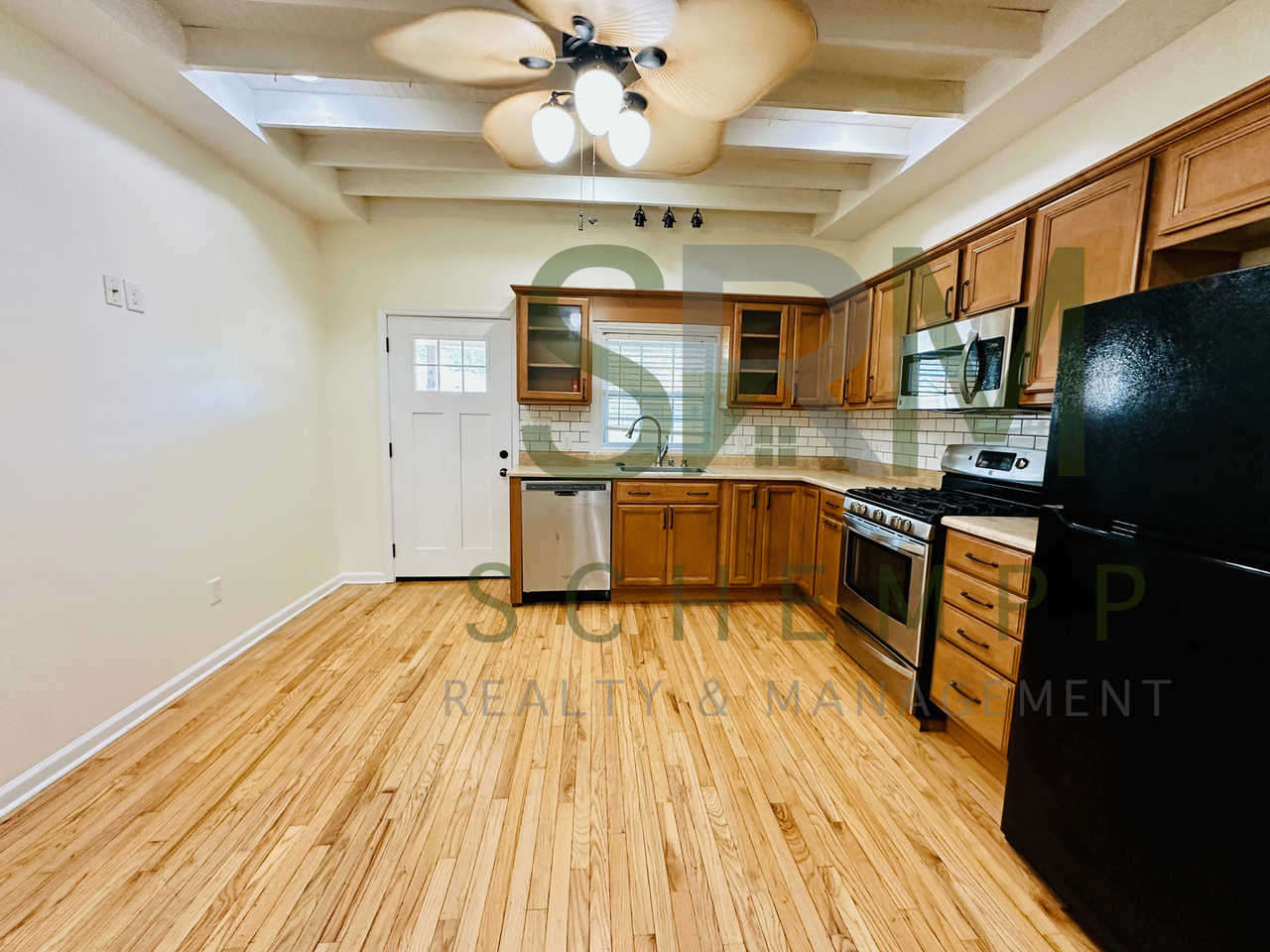 570 Lilly Ave - Photo 6 of 19