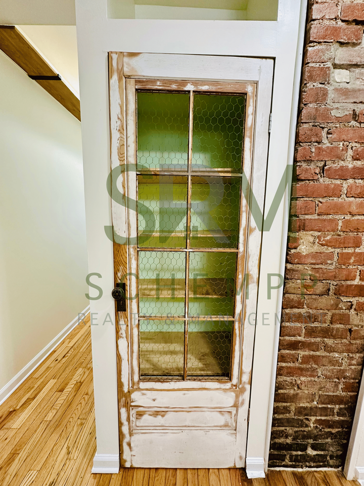 570 Lilly Ave - Photo 7 of 19