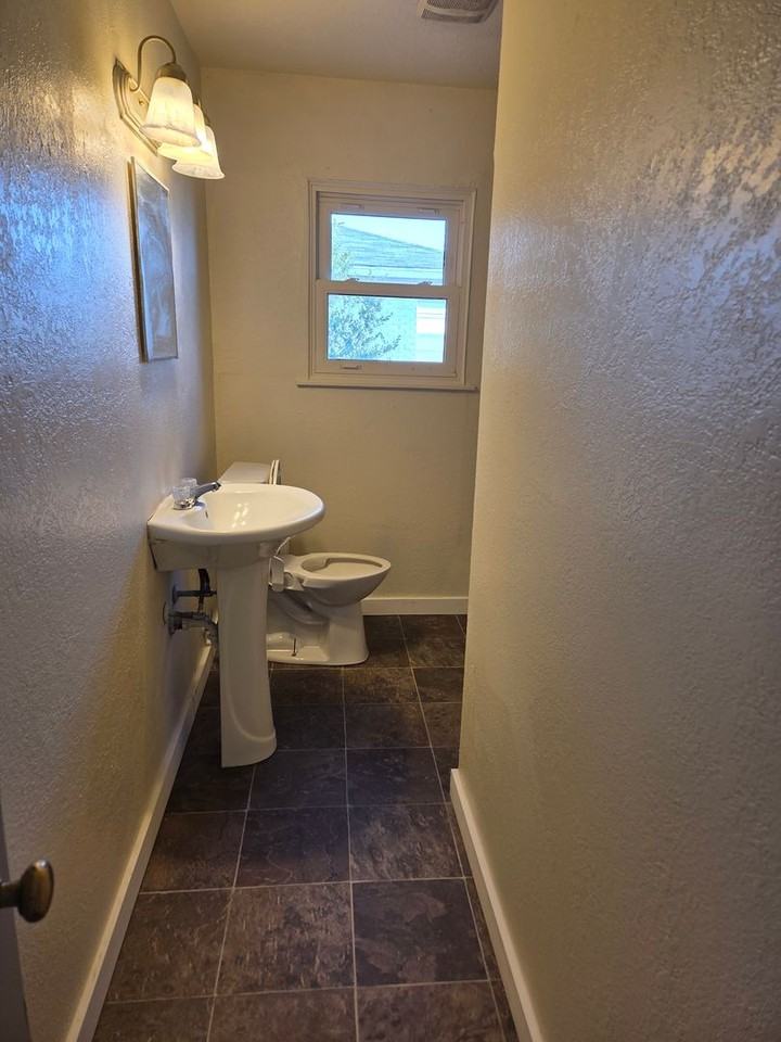 1505 Adams St - Photo 5 of 13