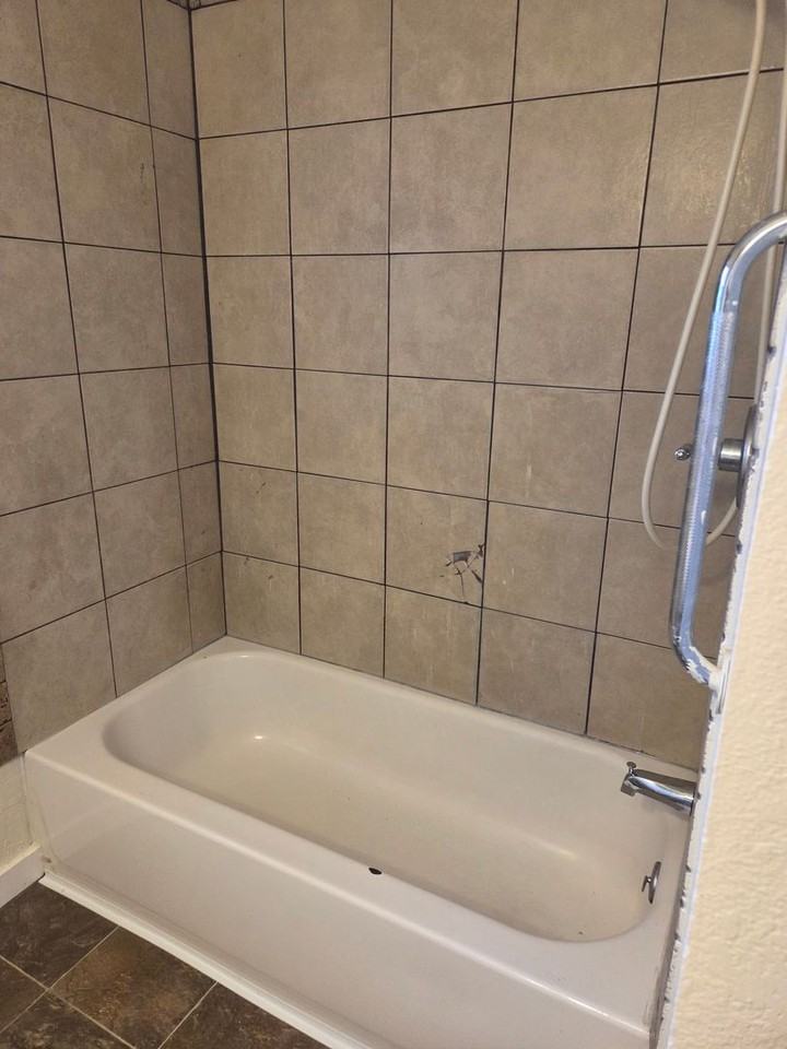 1505 Adams St - Photo 6 of 13