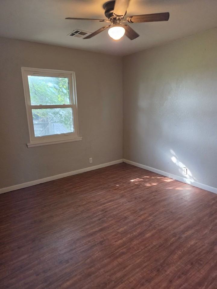 1505 Adams St - Photo 7 of 13