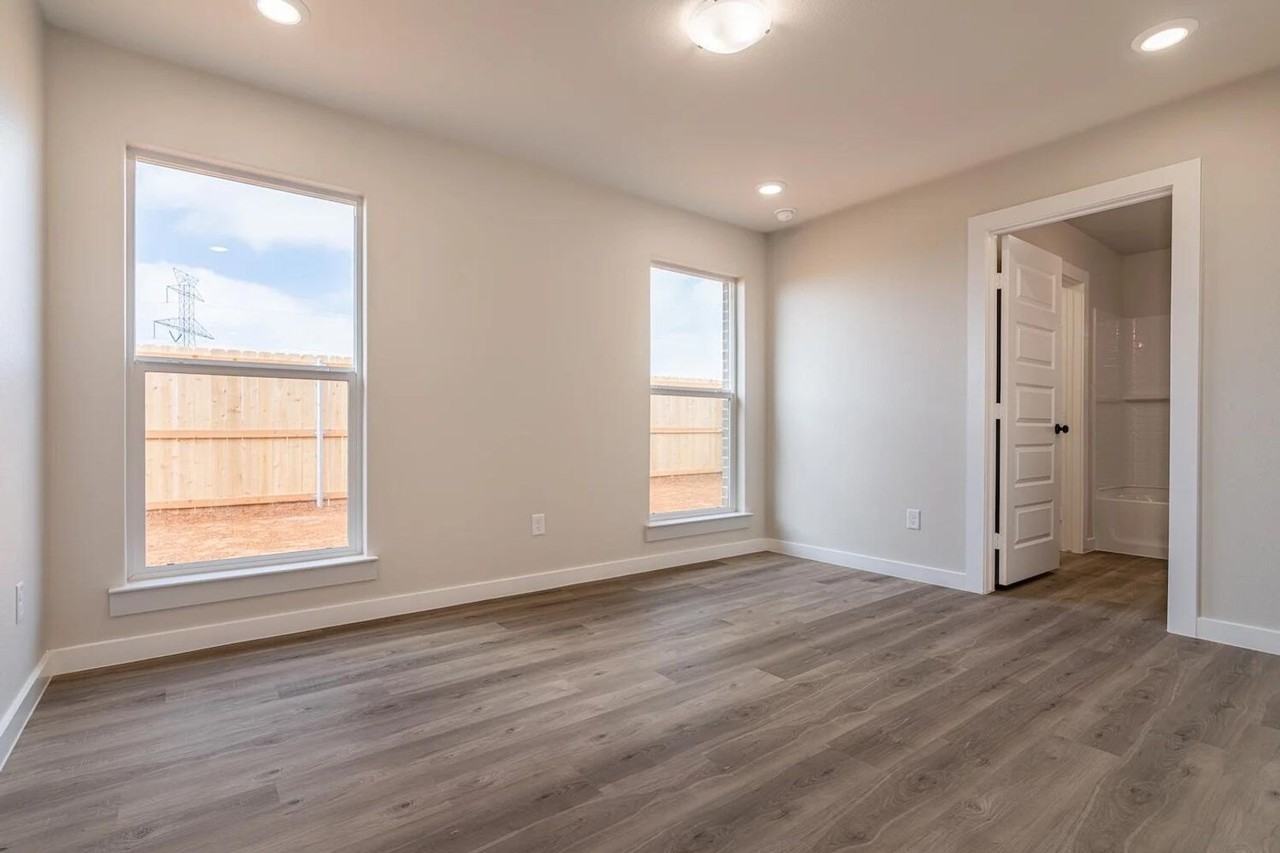 7221 37th St - Photo 7 of 10