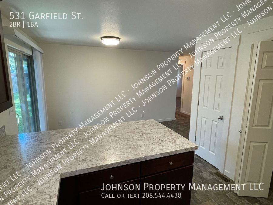 531 W Garfield St - Photo 5 of 12