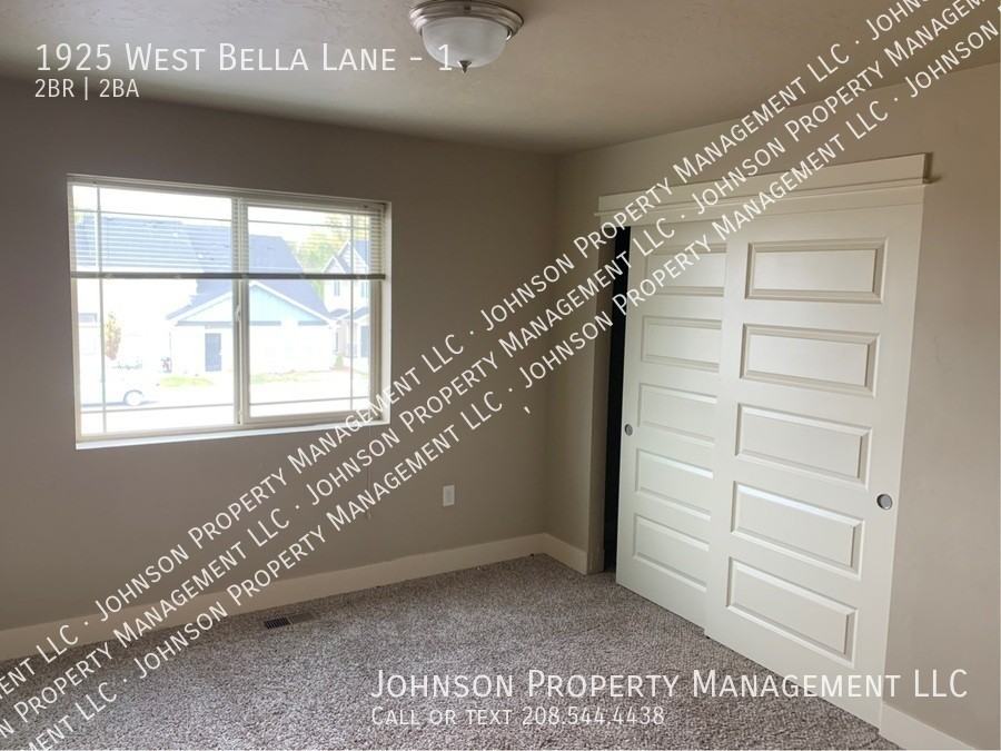 1925 W Bella Ln #1 - Photo 4 of 11