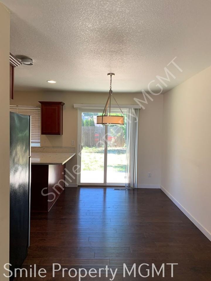 3223 Se 122nd Ave #AB - Photo 6 of 19