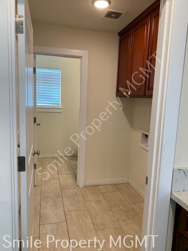 3223 Se 122nd Ave #AB - Photo 7 of 19