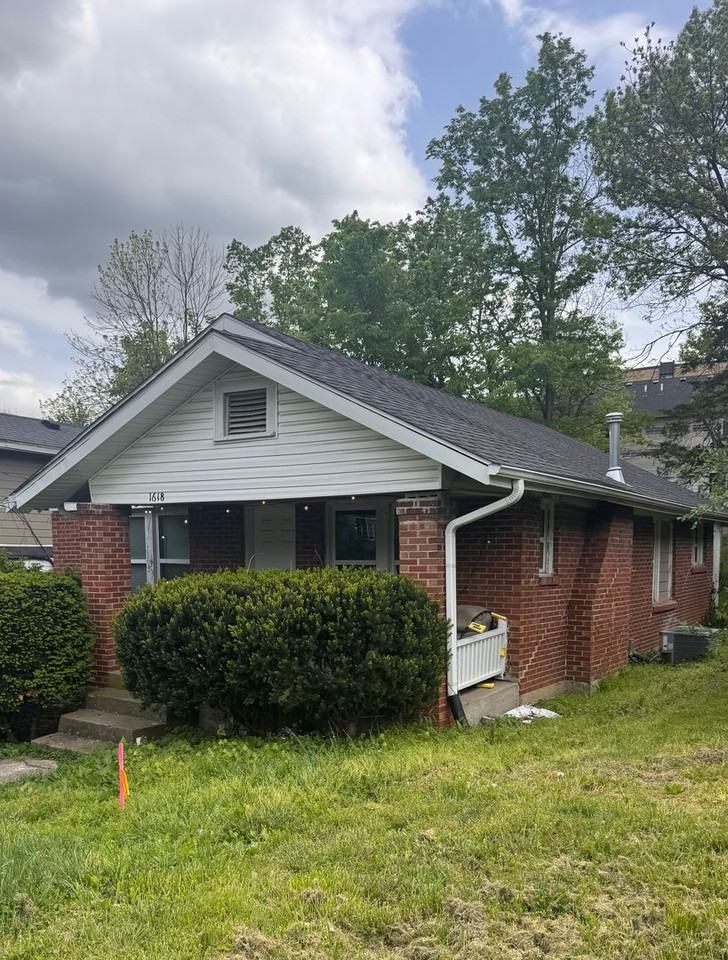 1618 University Ave - Photo 3 of 3