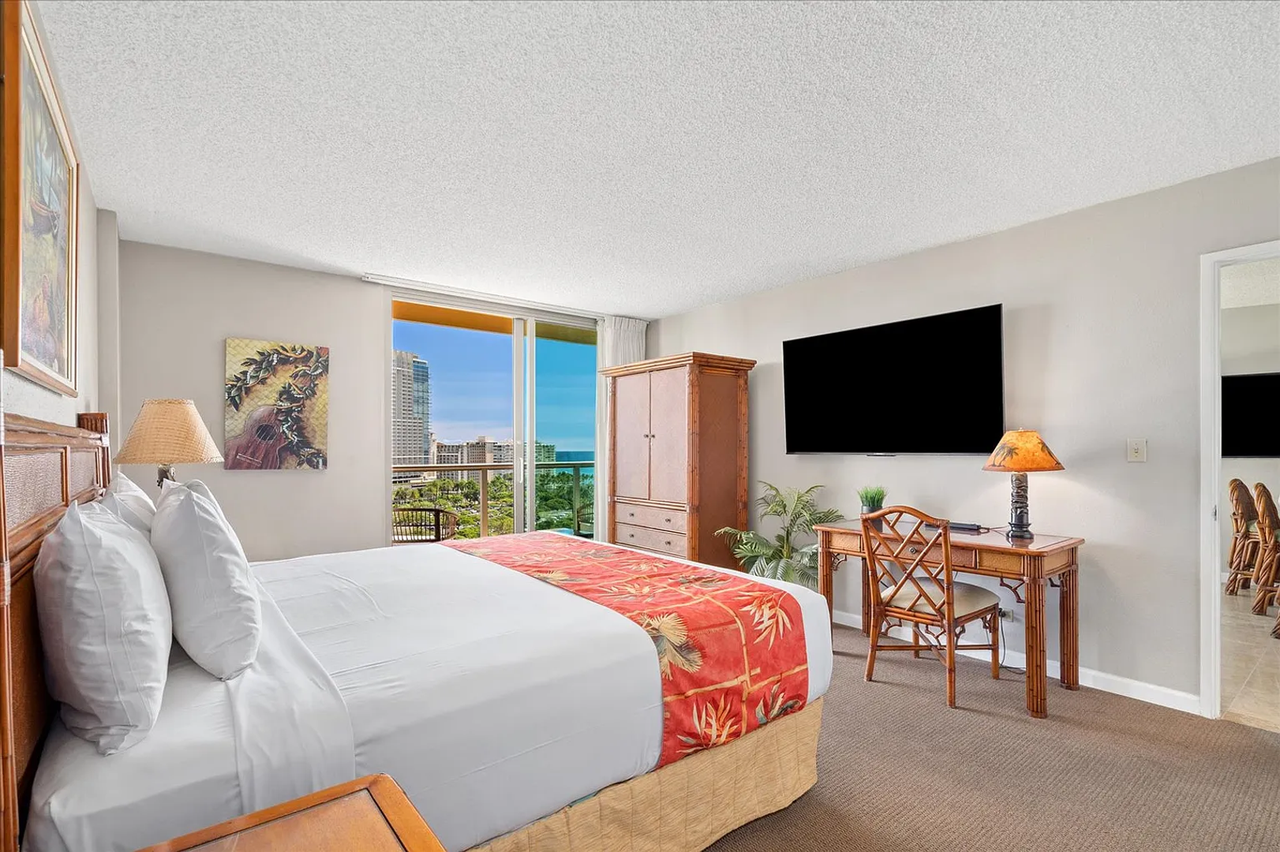 2045 Kalakaua Ave - Photo 2 of 19