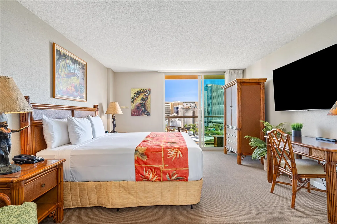 2045 Kalakaua Ave - Photo 3 of 19