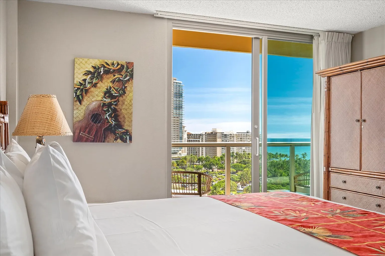 2045 Kalakaua Ave - Photo 4 of 19