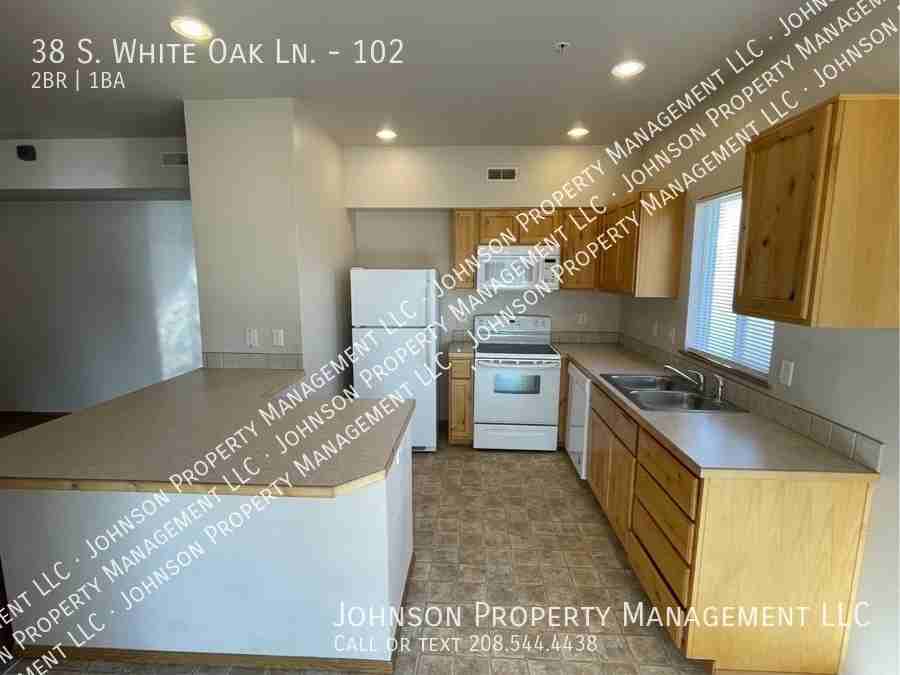 38 S White Oak Ln #102 - Photo 4 of 12