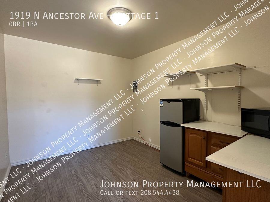 1919 N Ancestor Ave - Photo 2 of 7