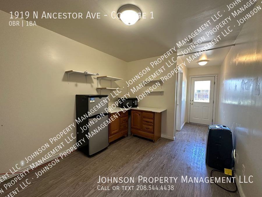 1919 N Ancestor Ave - Photo 4 of 7