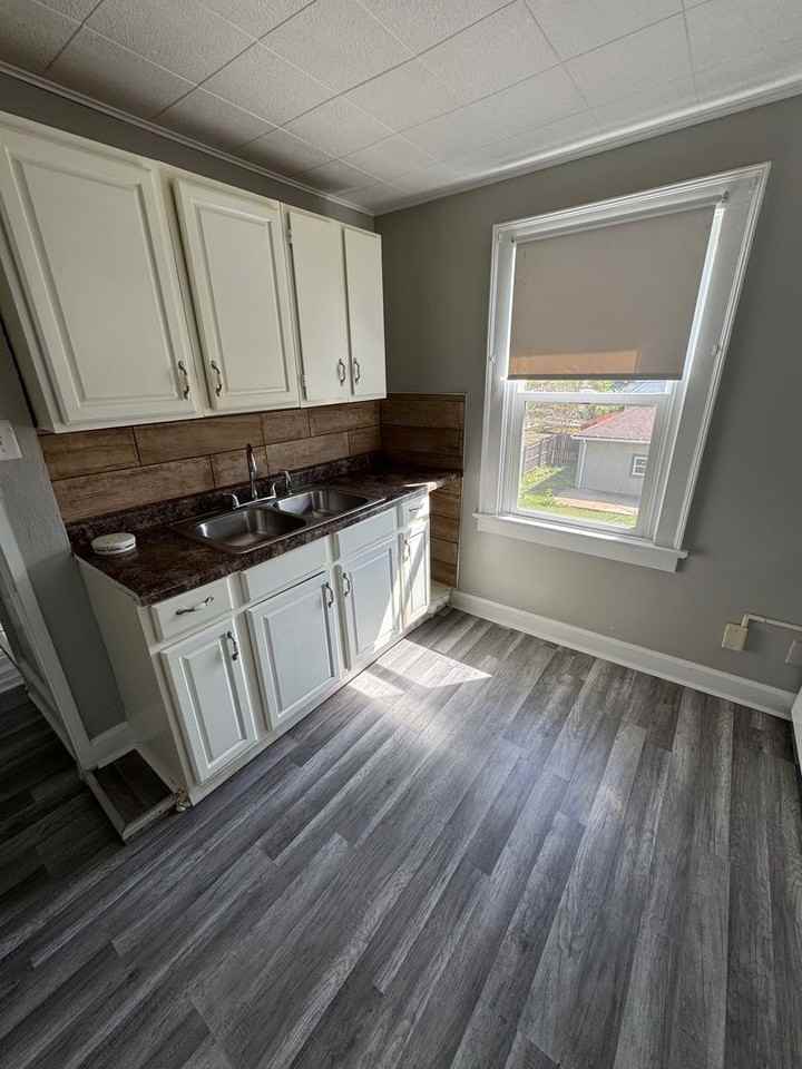 1401 N Court St - Photo 3 of 8