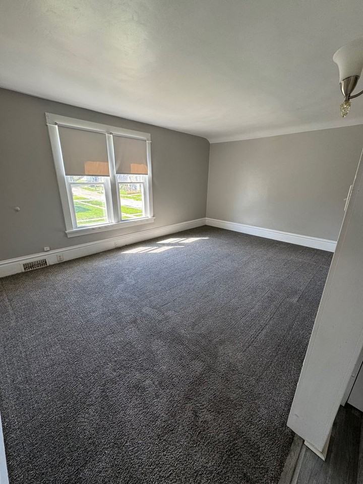 1401 N Court St - Photo 5 of 8