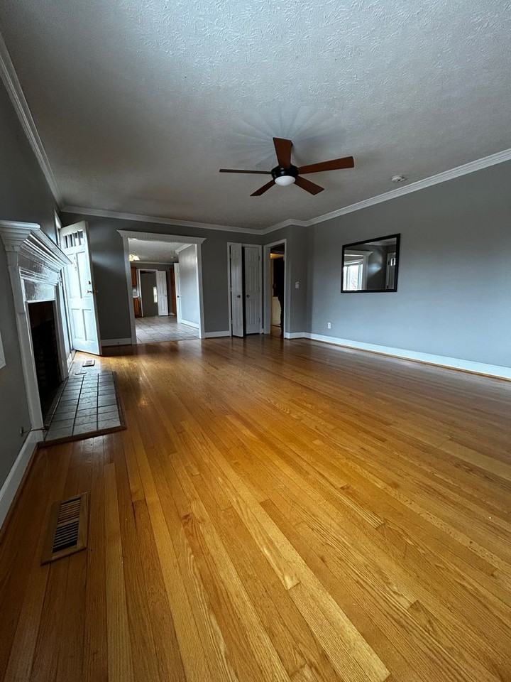 6705 Everett Rd - Photo 3 of 32