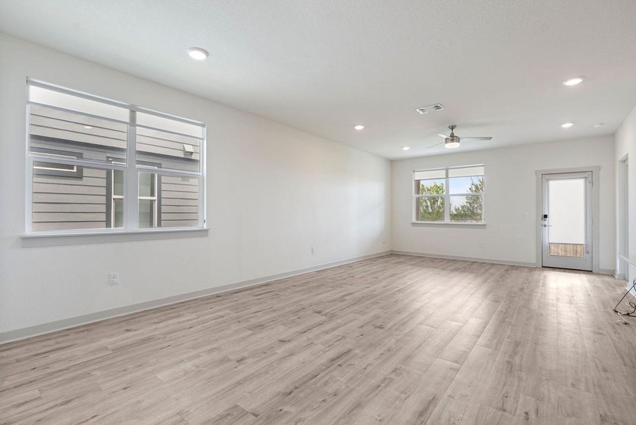 10805 Fulton Ave - Photo 7 of 47