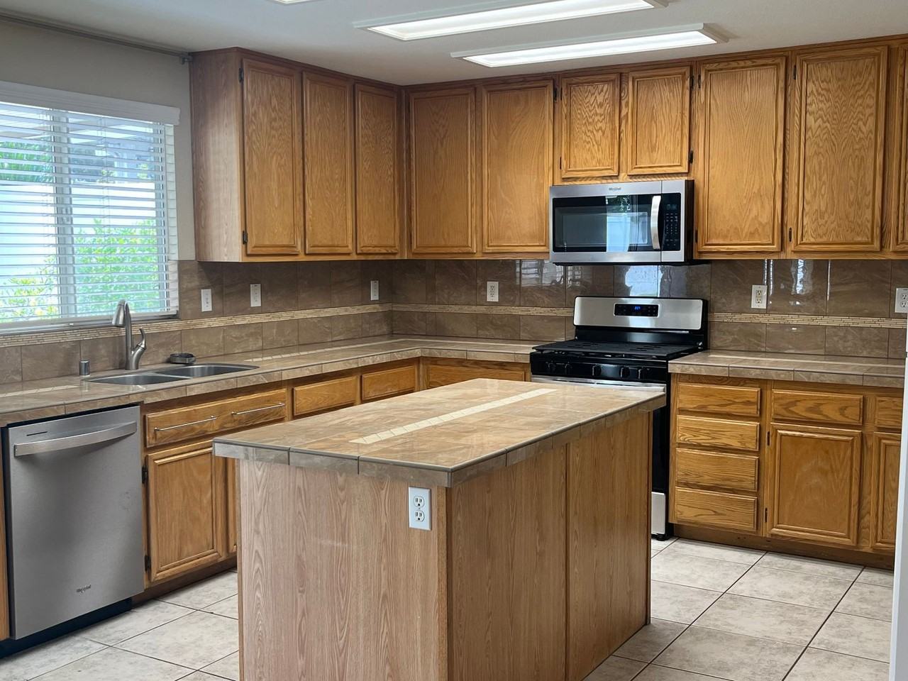 23556 Mountain Breeze Dr - Photo 5 of 19