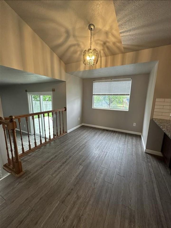 1135 E Meadow Way Dr - Photo 5 of 29