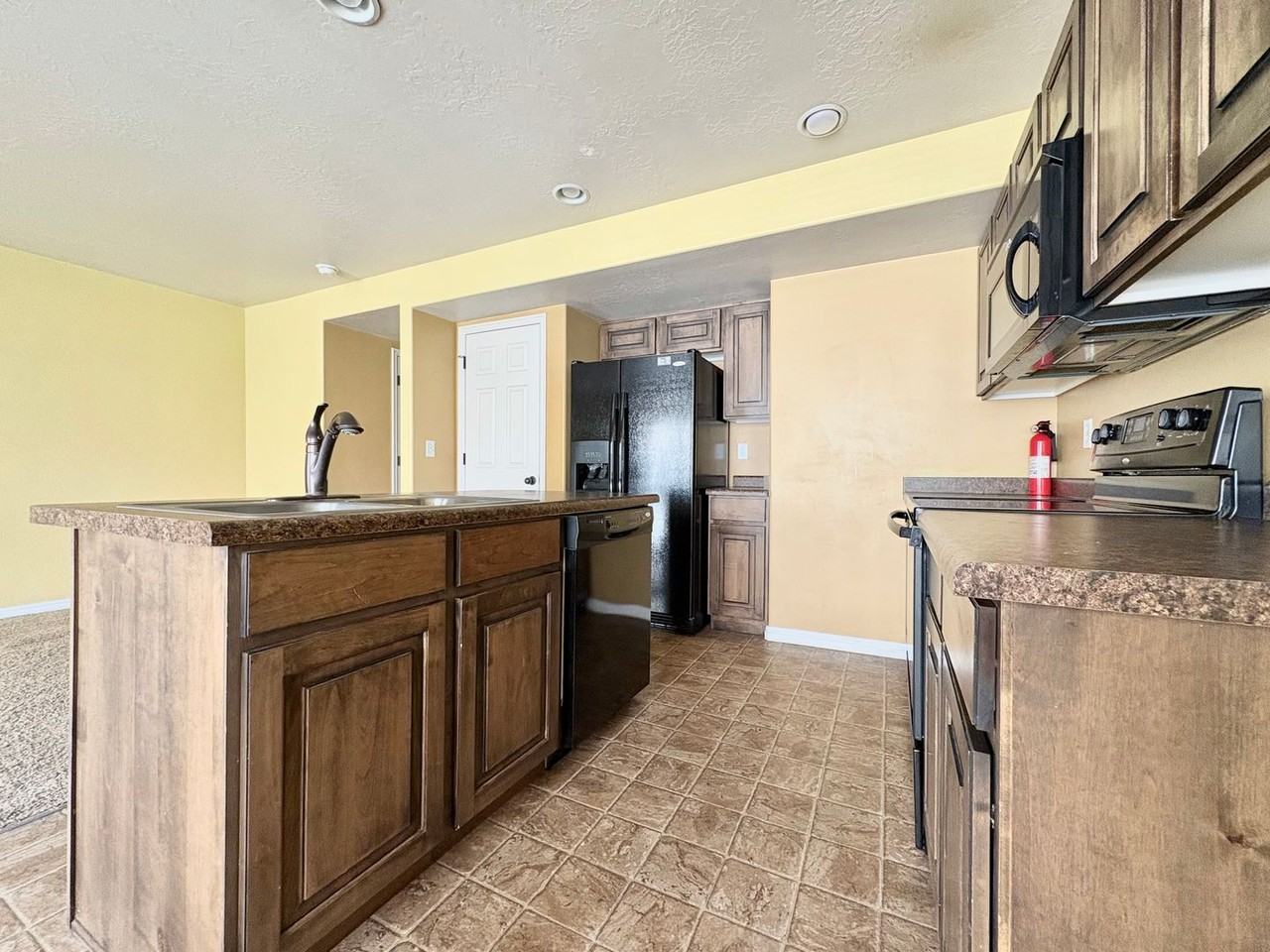 2136 W Fernside St - Photo 6 of 18