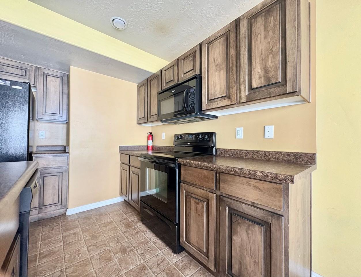 2136 W Fernside St - Photo 7 of 18