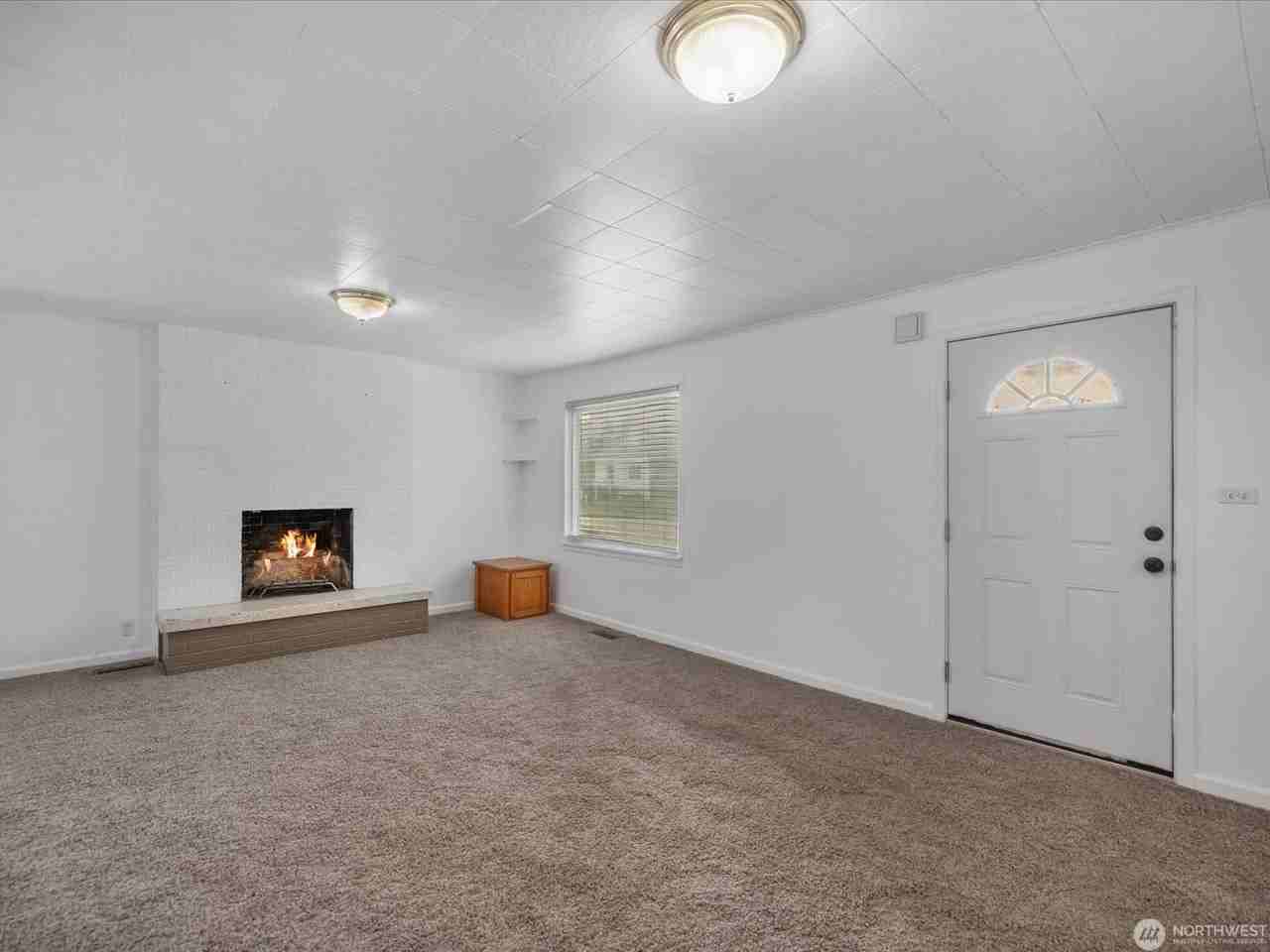 2431 Pine St #A - Photo 4 of 16